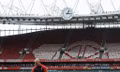 Arsenal gặt hái thành công, người lao động ở Emirates vẫn lo mất việc