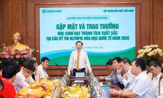 Vinachem trao thưởng cho học sinh xuất sắc tại các kỳ thi Olympic Hoá học quốc tế