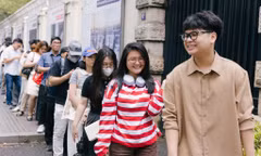 Xếp hàng thăm tòa nhà mỗi năm chỉ mở một lần ở TPHCM