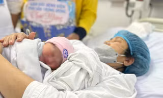Hà Nội đề xuất hỗ trợ 1 triệu đồng cho cặp đôi kết hôn, 4 triệu đồng cho phụ nữ sinh 2 con trước 35 tuổi