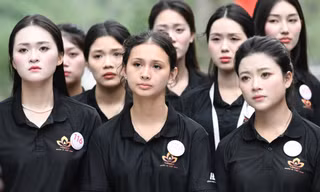 53 thí sinh Hoa hậu Việt Nam lặng người khi đến 'lò vôi thế kỷ' Vị Xuyên