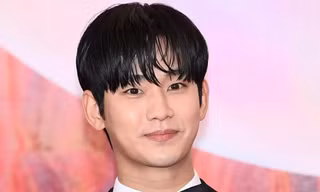 40 kịch bản phim chờ Kim Soo Hyun 