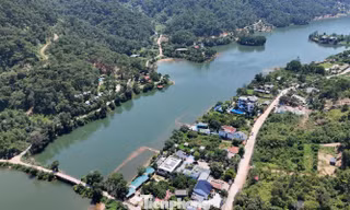 Loạt villa, homestay quanh hồ Đồng Đò đóng cửa