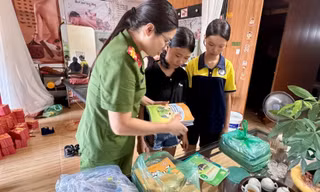 Công an Thái Nguyên tiếp sức 40 'con đỡ đầu' bước vào năm học mới