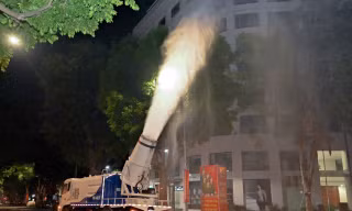 Hà Nội: Tiếp tục chạy xe phun sương dập bụi trong Vành đai 1