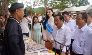 Á hậu Vân Nhi trải nghiệm không gian di sản Côn Sơn - Kiếp Bạc