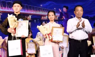 Hai ngôi sao nhí ẵm giải A ví, giặm