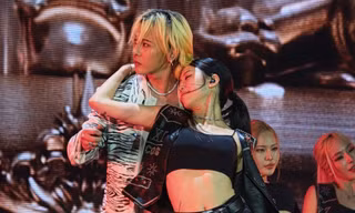 45.000 người ở Mỹ Đình vỡ òa với Big Bang