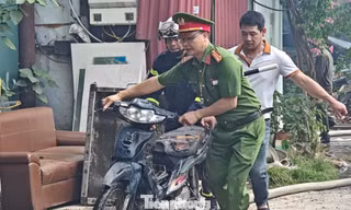 Dãy nhà trọ ở Phùng Khoang bốc cháy dữ dội