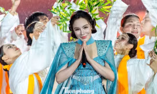 Hơn 100.000 người cùng Đen Vâu, Hồ Quỳnh Hương mừng Quảng Ninh lên thành phố