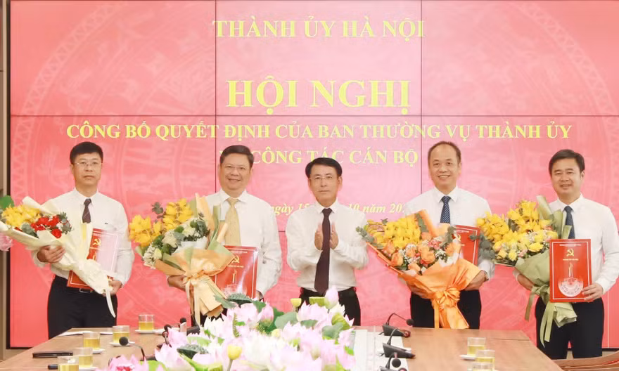 Công bố các quyết định của Ban Thường vụ Thành ủy Hà Nội về công tác cán bộ 