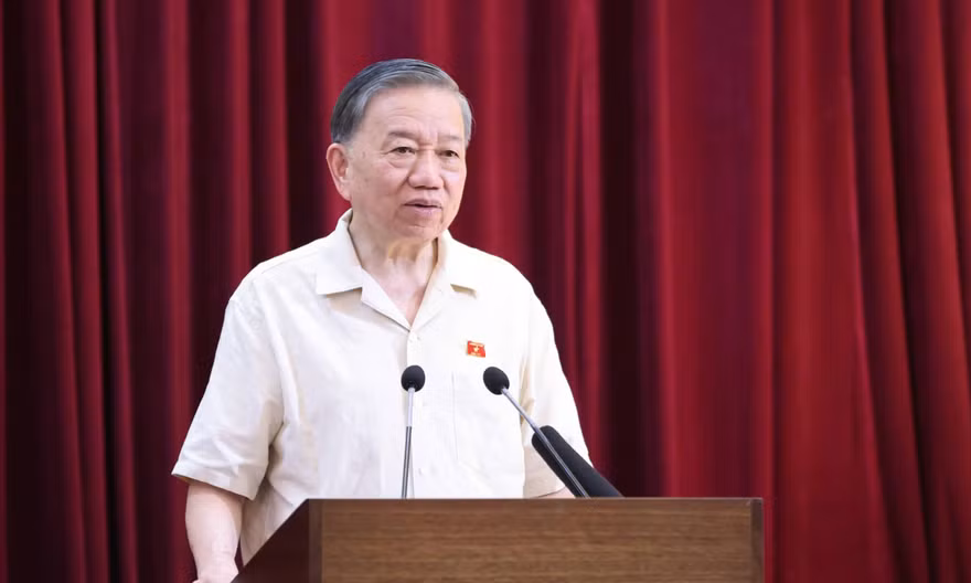 Tổng Bí thư, Chủ tịch nước nói việc thiếu sách giáo khoa, bữa ăn bán trú