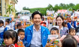 Chương trình 'Chia sẻ cùng thầy cô' về với điểm trường biên giới Quảng Ninh