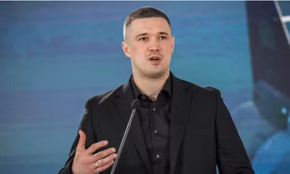 Cựu Bộ trưởng Quốc phòng Ukraine bất ngờ kêu gọi tổ chức bầu cử, thách thức Tổng thống Zelensky