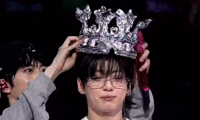 Jungkook (BTS) khiến người hâm mộ xúc động với cử chỉ đặc biệt này