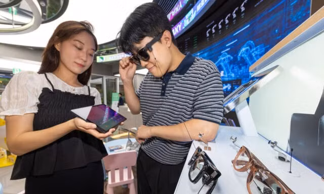 Sức hút của mắt kính thông minh AI 'Ray-Ban Meta Gen 2'