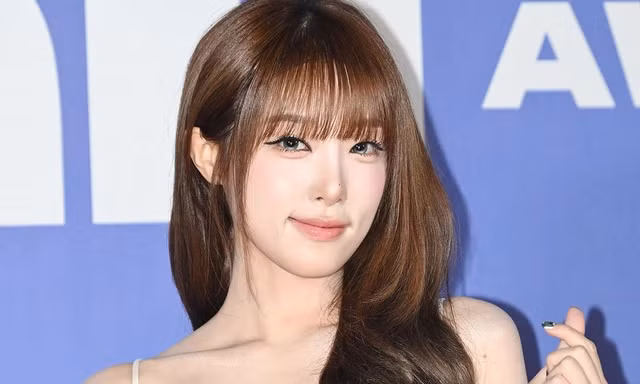 YENA (IZ*ONE) tiết lộ 'cú sốc' về Lee Joon