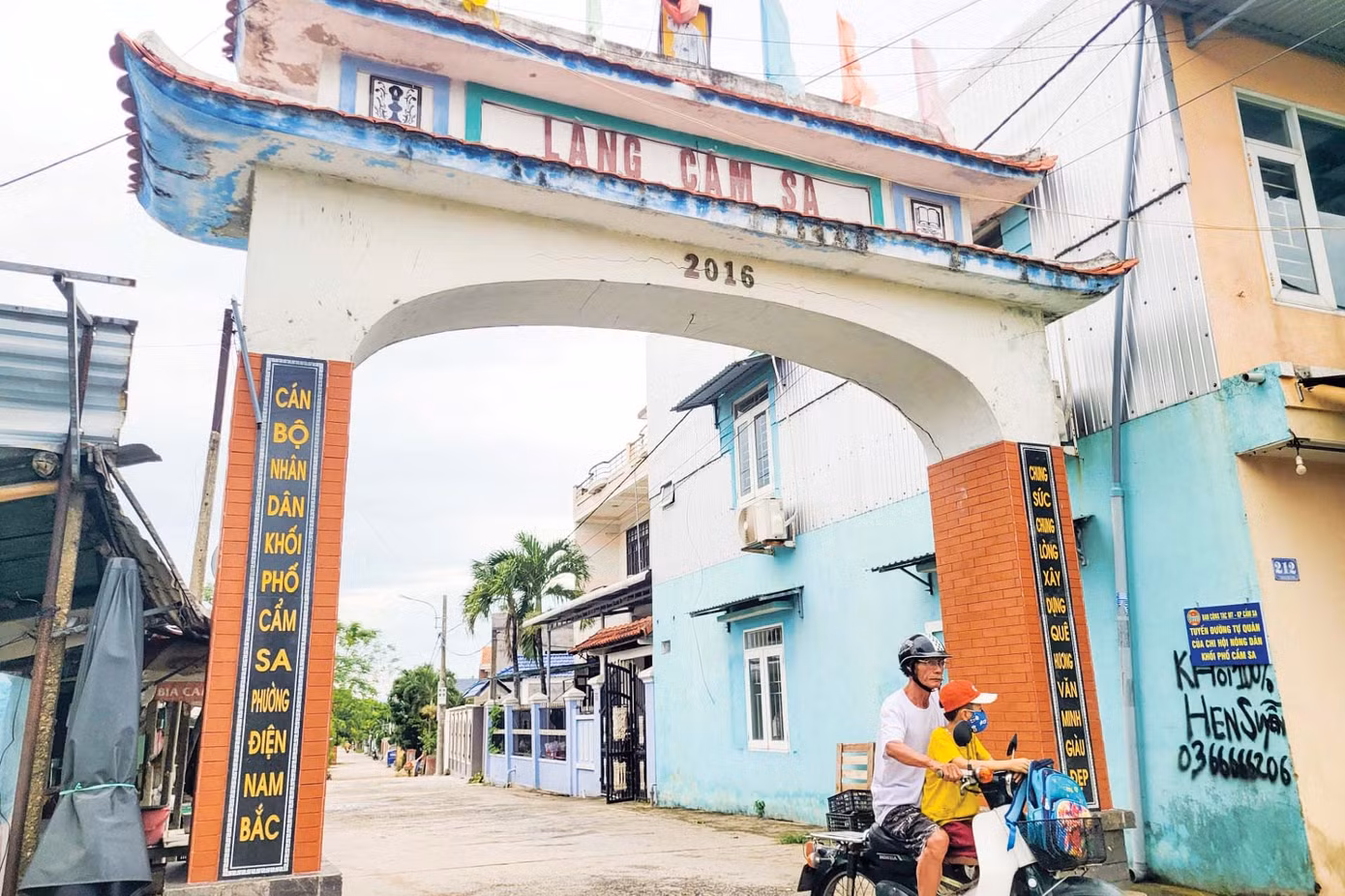 7-lang-cam-sa-to-dan-pho-cam-sa-hien-nay-duoc-goi-la-ngoi-lang-ra-ngo-gap-anh-hung-anh-giang-thanh.jpg