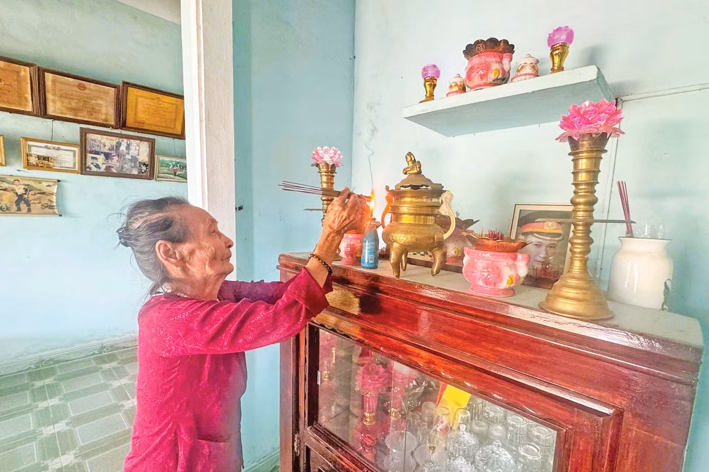 5-ba-phan-thi-mai-la-mot-trong-so-it-nhung-cu-dan-goc-cuoi-cung-cua-xom-chin-chu-anh-giang-thanh.jpg