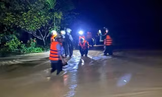 Lũ quét làm ngập 25 nhà dân ở Lâm Đồng