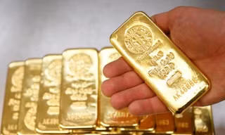 Chiến sự Trung Đông đẩy giá vàng, dầu thô tăng dữ dội