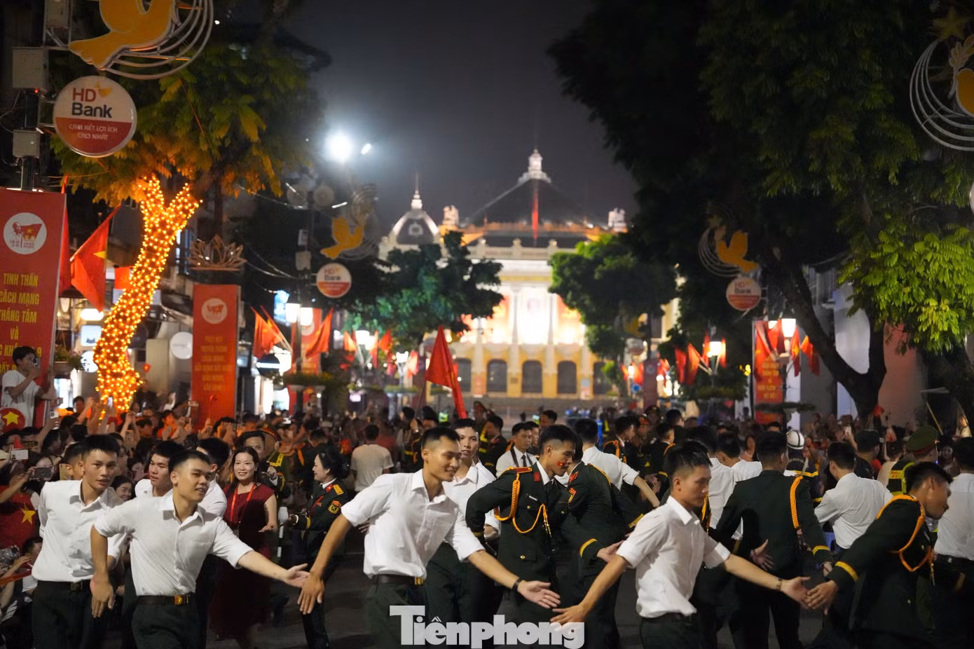 tp-concert-quan-doi11.jpg