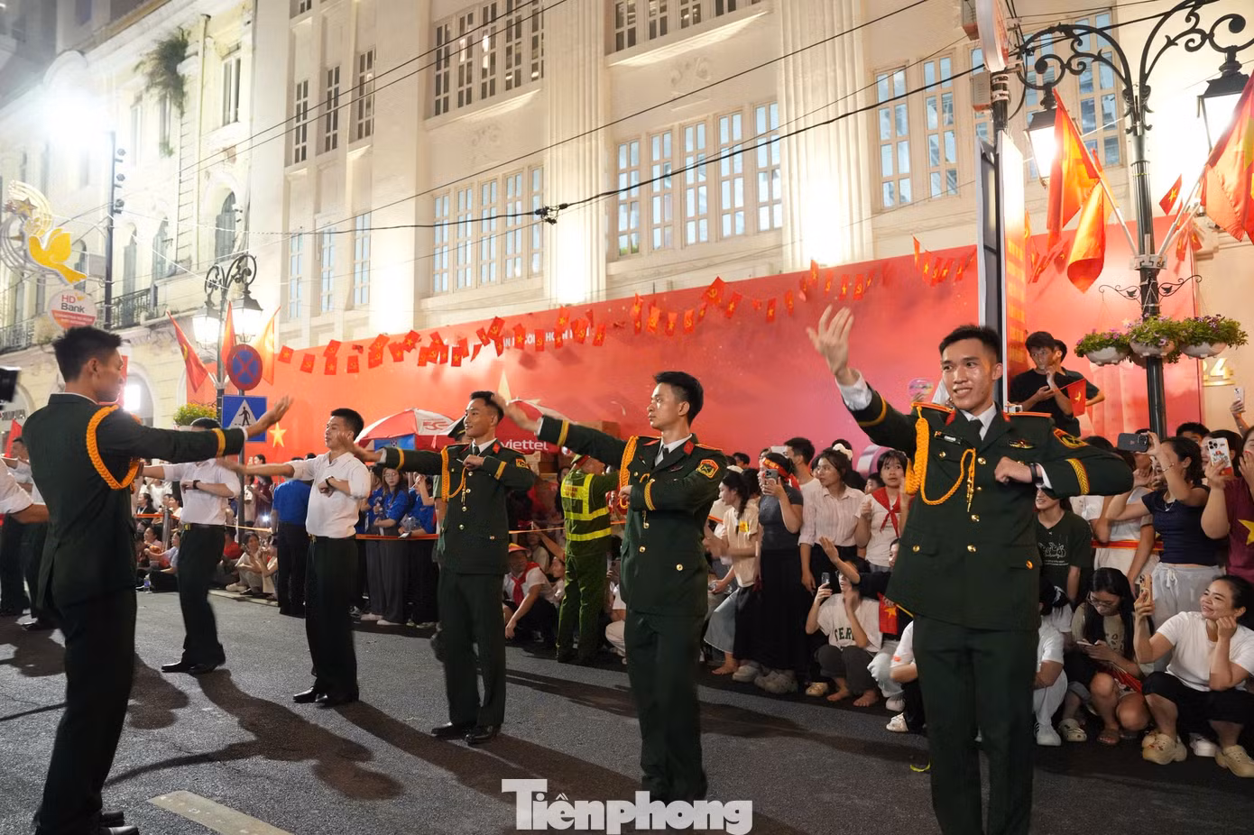 tp-concert-quan-doi7.jpg