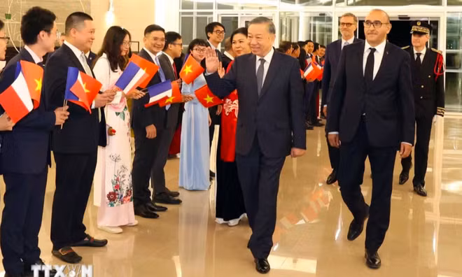 Tổng Bí thư, Chủ tịch nước Tô Lâm và Phu nhân bắt đầu thăm chính thức Pháp