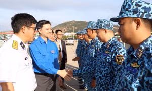 Bí thư Thường trực Trung ương Đoàn thăm, chúc Tết Vùng 4 Hải quân và Lữ đoàn Tàu ngầm 189