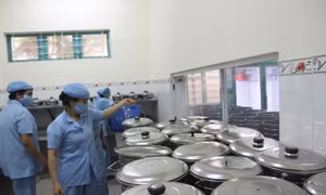 Khánh Hòa siết bữa ăn bán trú, không chọn nhà cung cấp chỉ vì giá rẻ