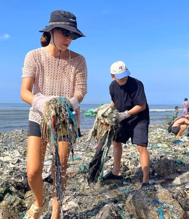 Rác bủa vây bãi biển Mũi Né