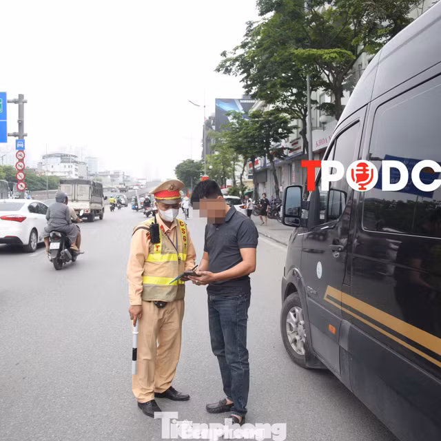 Từ hôm nay, ô tô cá nhân chở khách thu tiền bị phạt tối đa 14 triệu đồng