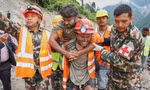 Khoảnh khắc cứu 2 công nhân thủy điện ở Nepal 9 ngày sau thảm họa lũ quét.