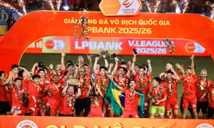 Công an Hà Nội đăng quang, Becamex TPHCM lâm nguy 