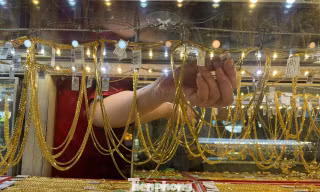 Hết thời tất tay với vàng