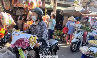 Thị trường rằm tháng Bảy: Đồ chay làm sẵn đắt như tôm tươi