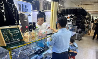 Lại phát hiện hàng giả, hàng nhái ở 'thiên đường mua sắm' TPHCM