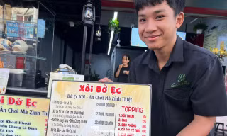 Xôi dở, giày xấu: 'Trend' đặt tên gây sốc, hút khách ở TPHCM