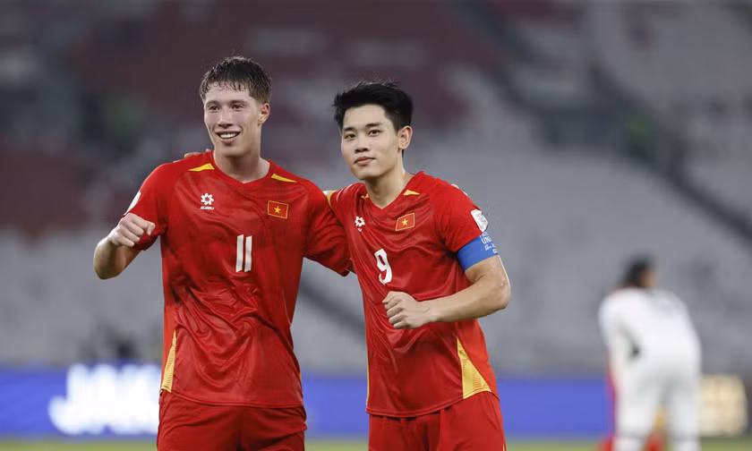 Lột xác hiệp 2, tuyển Việt Nam ngược dòng đánh bại Pakistan 4-2