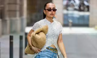 Tham khảo công thức phối đồ với các kiểu blouse trắng được stylist tin tưởng