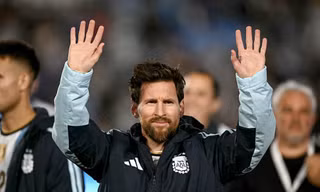 Messi nghẹn ngào chia tay đồng đội, CĐV tuyển Argentina
