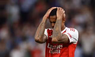 Arsenal thua sốc đội hạng Tư, lập hàng loạt cột mốc đáng quên