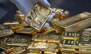 Giọng điệu cứng rắn của Chủ tịch Fed khiến giá vàng lao dốc