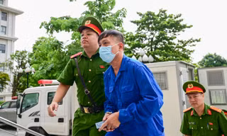 Trong vụ án ông Nguyễn Bá Hoan bị cáo buộc nhận hối lộ 16 tỷ đồng.