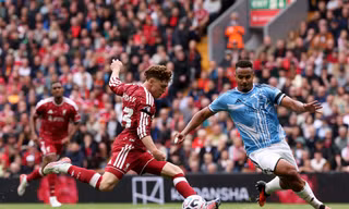 Liverpool thoát thua trên sân nhà trước Nottingham