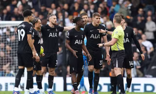 Ngoại hạng Anh chứng kiến đội đầu tiên xuống hạng, những nạn nhân kế tiếp có Tottenham?