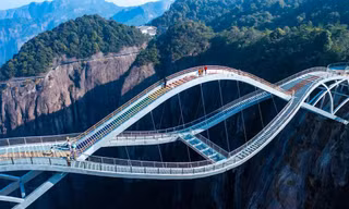 Tên là cầu Như Ý nhưng nhìn đã thấy thót tim