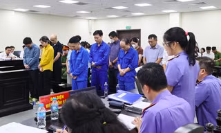 Phán quyết nào cho nhóm cựu cán bộ nhận hối lộ của trùm thực phẩm giả?