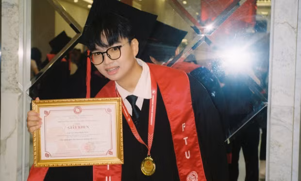 Thủ khoa đầu tiên ngành Truyền thông Marketing tích hợp: 'Không một con đường hoàn hảo, chỉ biết điều gì có ý nghĩa'