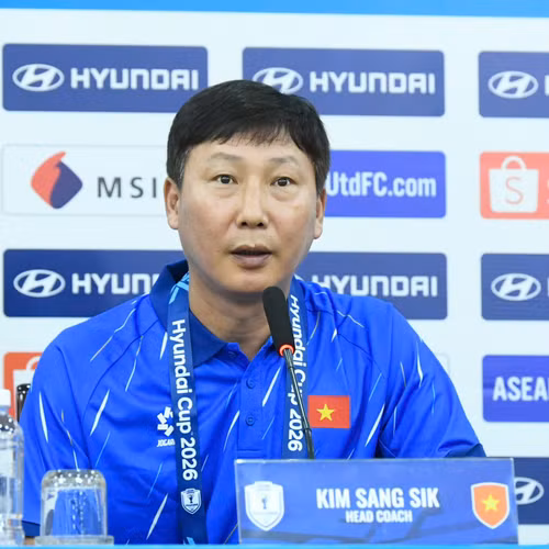 HLV Kim Sang-sik: 'Tuyển Việt Nam không được chủ quan trước Malaysia'